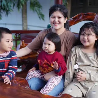 Mẹ Gấu Nuôi Con